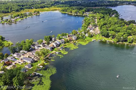 View/Area - 4075 Highcrest Dr, Genoa, MI 48116 photo 5 of 6