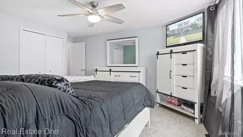 Bedroom - 20272 Wellesley St, Riverview, MI 48193 photo 2 of 7