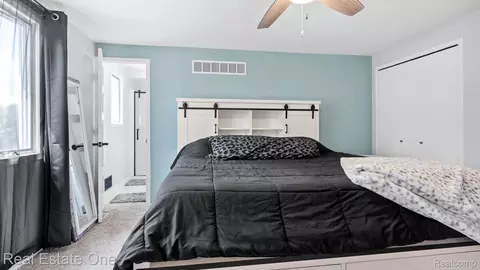 Bedroom - 20272 Wellesley St, Riverview, MI 48193 photo 1 of 7