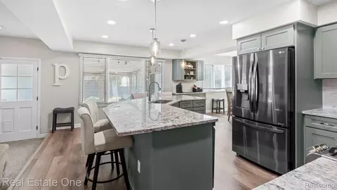 Kitchen - 20272 Wellesley St, Riverview, MI 48193 photo 3 of 4