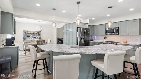 Kitchen - 20272 Wellesley St, Riverview, MI 48193 photo 2 of 4