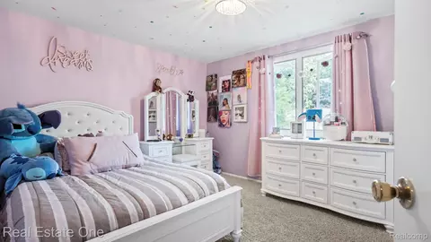 Bedroom - 20272 Wellesley St, Riverview, MI 48193 photo 5 of 7