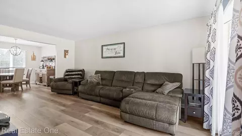 Entry Way - 20272 Wellesley St, Riverview, MI 48193 photo 2 of 6