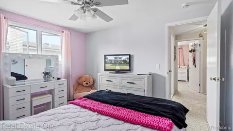 Bedroom - 20272 Wellesley St, Riverview, MI 48193 photo 6 of 7