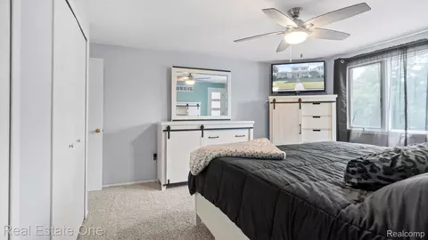 Bedroom - 20272 Wellesley St, Riverview, MI 48193 photo 4 of 7