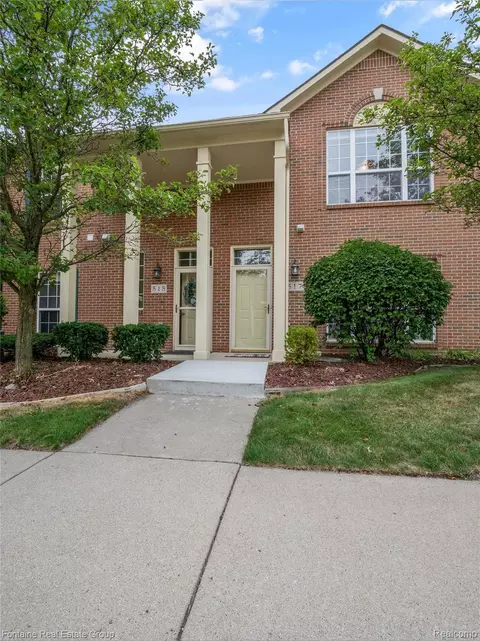 515 Mulberry St, Wyandotte, MI 48192