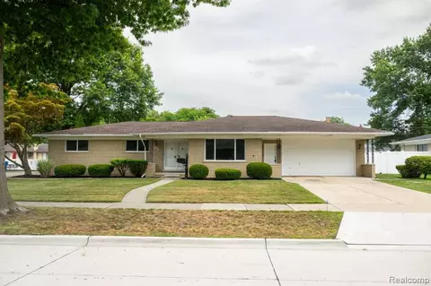 32400 Northampton Dr, Warren, MI 48093