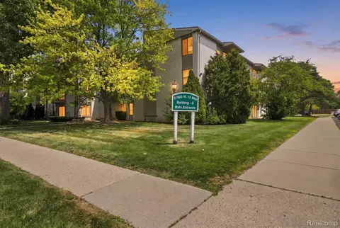 32005 W 12 Mile Rd #208, Farmington Hills, MI 48334