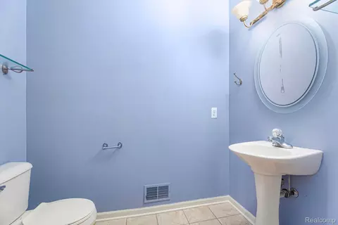 Bath - 1028 Maya Ct, Troy, MI 48085 photo 2 of 4