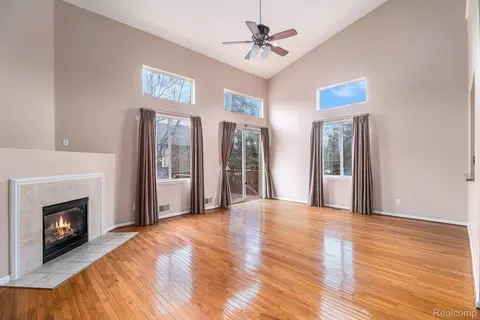 Living - 1028 Maya Ct, Troy, MI 48085 photo 1 of 3