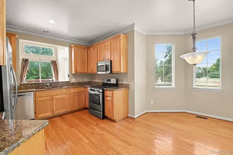 Kitchen - 1028 Maya Ct, Troy, MI 48085 photo 3 of 3