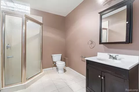 Bath - 1028 Maya Ct, Troy, MI 48085 photo 4 of 4