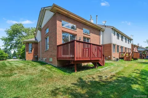 Exterior - 1028 Maya Ct, Troy, MI 48085 photo 2 of 3