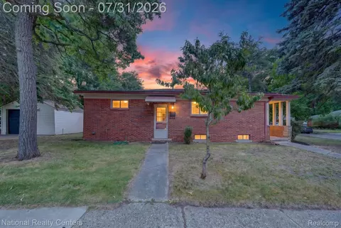 3220 Sylvan Dr, Royal Oak, MI 48073