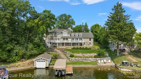 791 Central Dr, Lake Orion, MI 48362