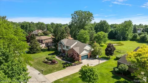 37125 Fox Gln, Farmington Hills, MI 48331