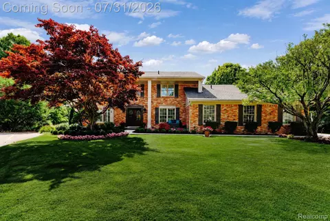 3313 Salem Ct, Rochester Hills, MI 48306