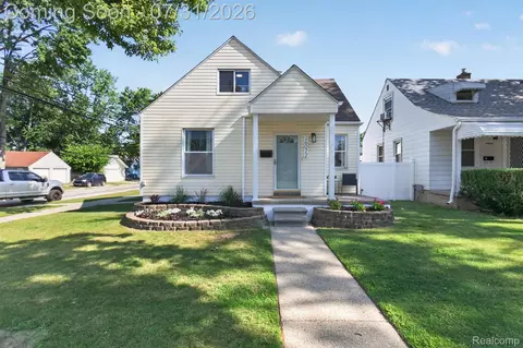 26072 Pennie St, Dearborn Heights, MI 48125