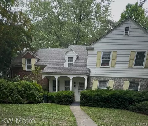 673 Ardmoor Dr, Bloomfield Hills, MI 48301