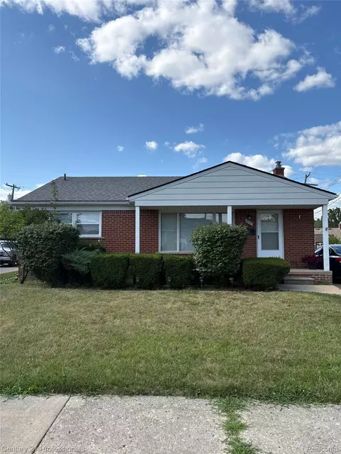 6647 Golfview St, Garden City, MI 48135