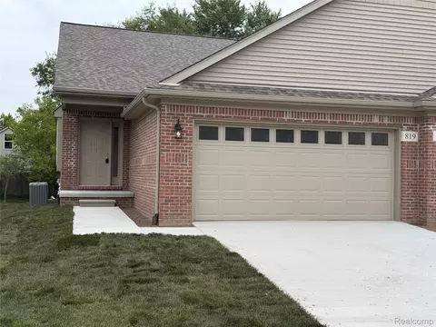 819 Chelsea Ridge Ct, Howell, MI 48843