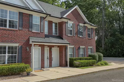 8455 Williamstown Dr, Shelby Township, MI 48316