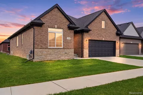 15365 Eton Pointe Dr, Clinton Township, MI 48035