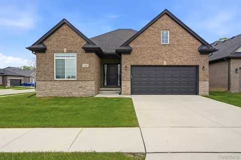 15365 Eton Pointe Dr, Clinton Township, MI 48035