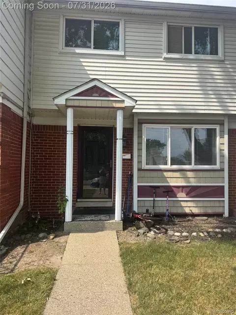 20041 Abrahm St, Clinton Township, MI 48035