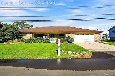 38119 Mallast St, Harrison, MI 48045