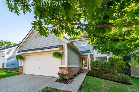 41484 Belden Cir, Novi, MI 48377