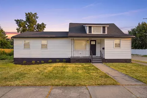 27375 Edward St, Roseville, MI 48066