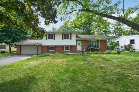 120 Edith St, Oxford, MI 48371