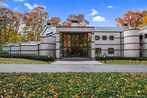 1335 Trowbridge Rd, Bloomfield Hills, MI 48304