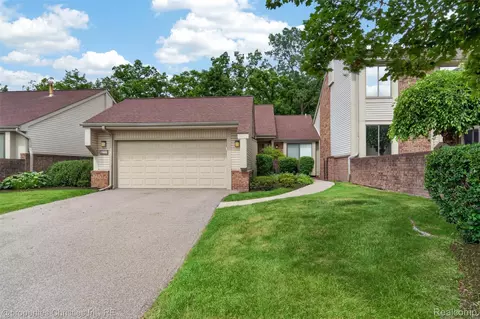 29433 W Chanticleer Dr #73, Southfield, MI 48034