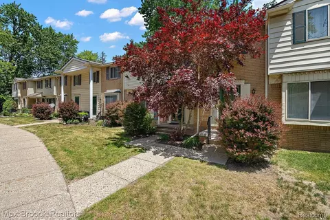 23656 Lahser Rd, Southfield, MI 48033