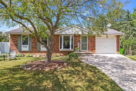 432 Lyon Ct, South Lyon, MI 48178