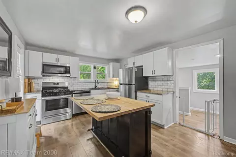 Kitchen - 511 Ash St, Carleton, MI 48117 photo 3 of 5