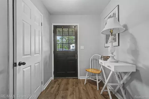 Entry Way - 511 Ash St, Carleton, MI 48117 photo 2 of 2