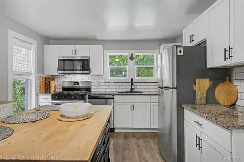 Kitchen - 511 Ash St, Carleton, MI 48117 photo 5 of 5