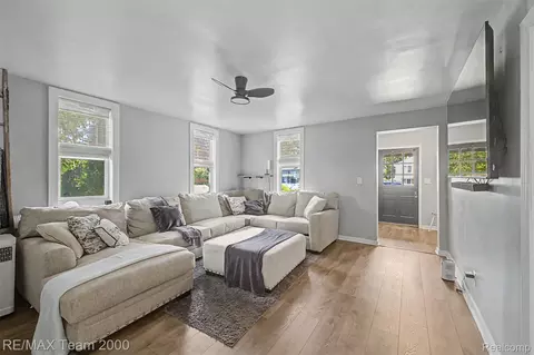 Entry Way - 511 Ash St, Carleton, MI 48117 photo 1 of 2