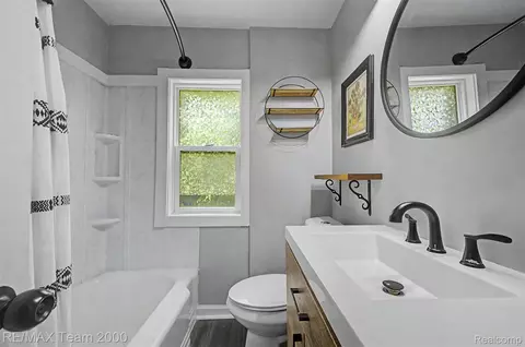Bath - 511 Ash St, Carleton, MI 48117 photo 1 of 3