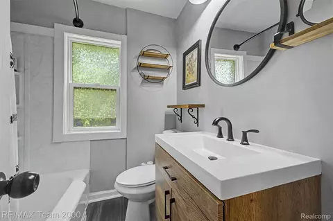 Bath - 511 Ash St, Carleton, MI 48117 photo 3 of 3