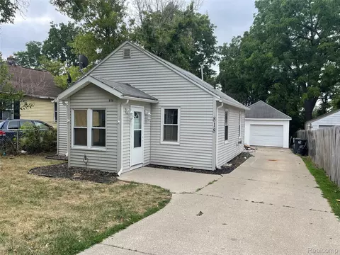 818 Cedar St, Pontiac, MI 48342