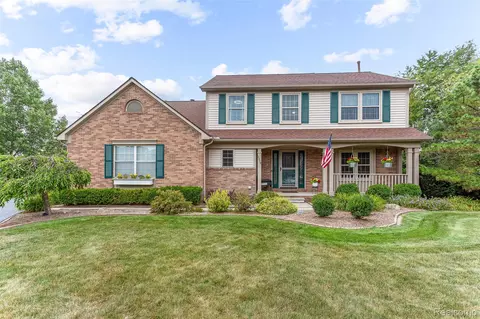 2328 Chestnut Cir, Orion, MI 48360