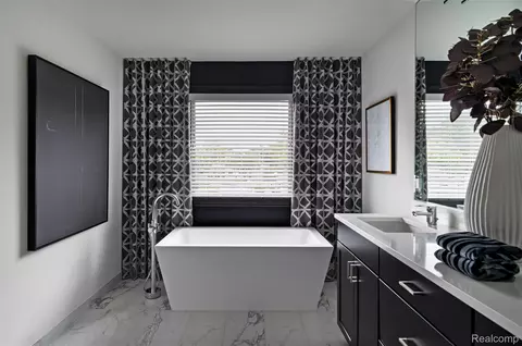 Bath - 2113 Kohli Dr, Troy, MI 48083 photo 1 of 1