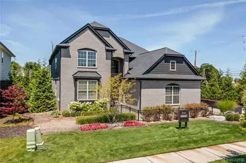 Exterior - 2113 Kohli Dr, Troy, MI 48083 photo 2 of 3