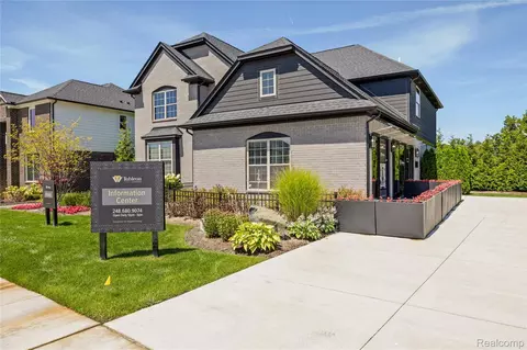 Exterior - 2113 Kohli Dr, Troy, MI 48083 photo 3 of 3