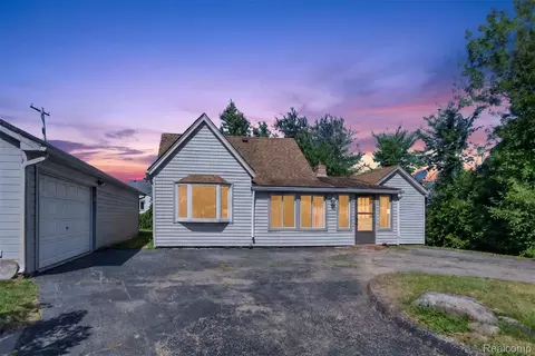 25801 Fern St, Roseville, MI 48066