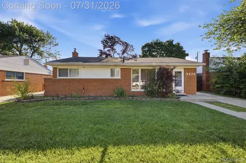 8439 Centralia St, Dearborn Heights, MI 48127